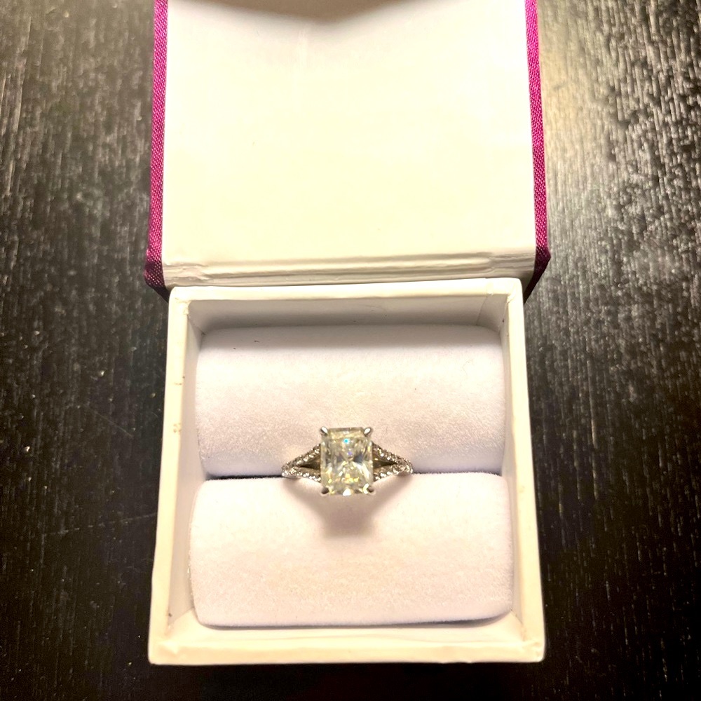 Elegant Silver Women's Ring
